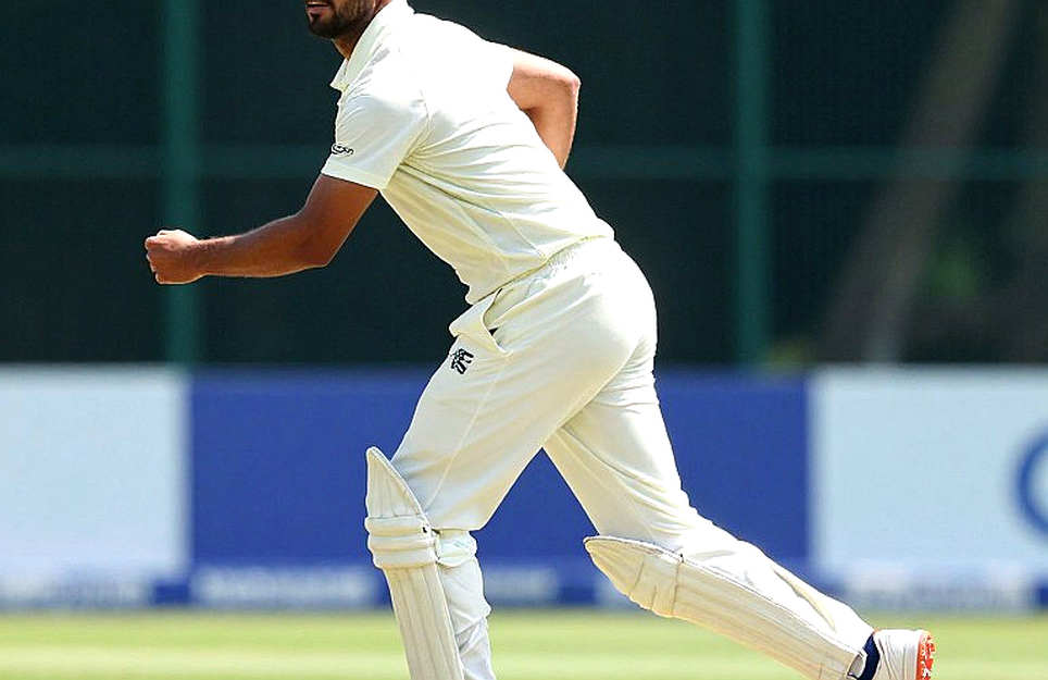 मदुशंका के पाँच विकेट, पाकिस्तान के 110 — और एक ऐसा मुकाबला जिसमें दाँव सिर्फ एक टीम का था